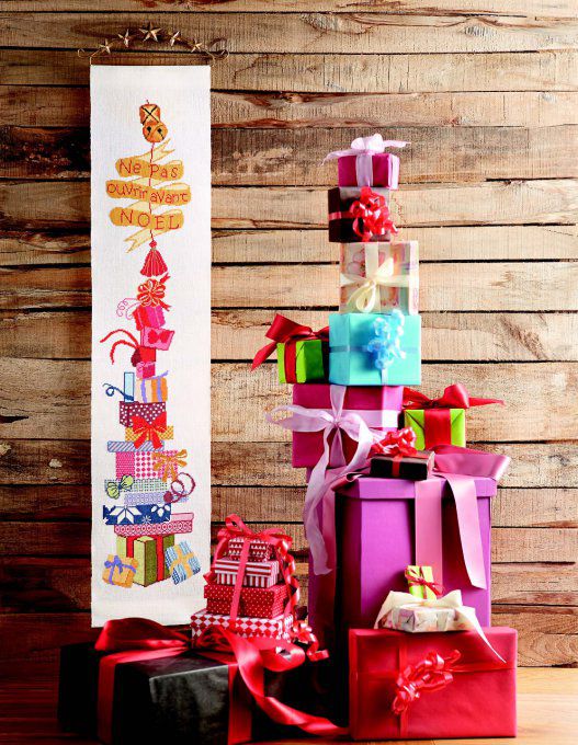 NE PAS OUVRIR AVAN NOEL ... / DO NOT OPEN BEFORE CHRISTMAS
